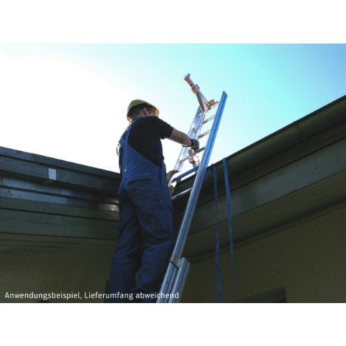 Arbeiter sichert Leiter Geländerpfosten 7701 zum Einhängen an Dach ab