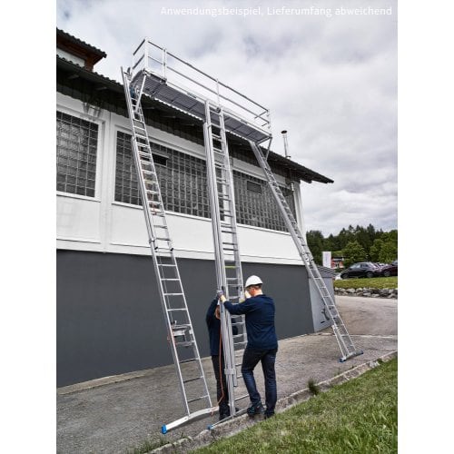 Zwei Männer montieren Zugangsleiter an BAVARIA Leitern Blitzgerüst 20